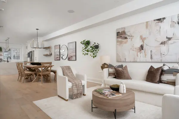 15 Marilyn CRES, Toronto E03, ON M4B 3C5