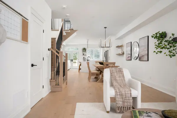 15 Marilyn CRES, Toronto E03, ON M4B 3C5