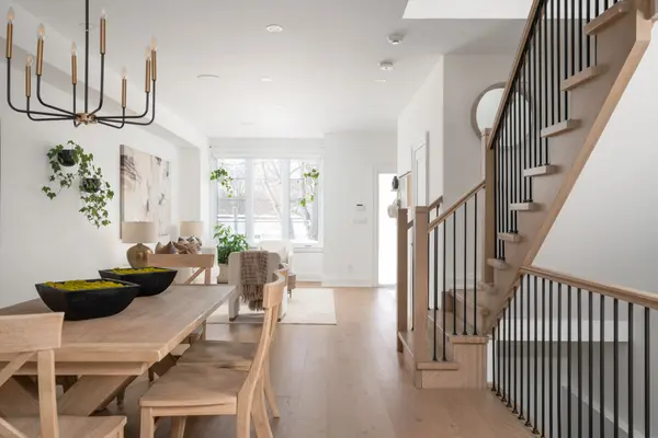 15 Marilyn CRES, Toronto E03, ON M4B 3C5