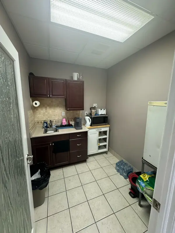 202 South Blair ST #6A, Whitby, ON L1N 8X9