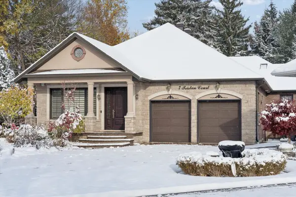 7 Tristan CT, Brampton, ON L6Y 5S2