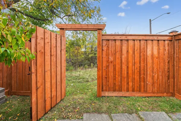 34 Bow Valley DR #1, Hamilton, ON L8E 3L4