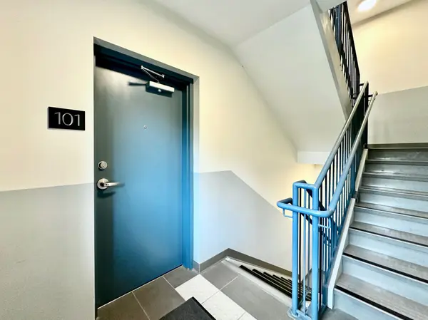 33 MAPLE GROVE RD #101, Kanata, ON K2L 2S7