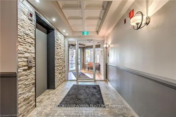 5 Jacksway CRES #108, London North, ON N5X 3T6