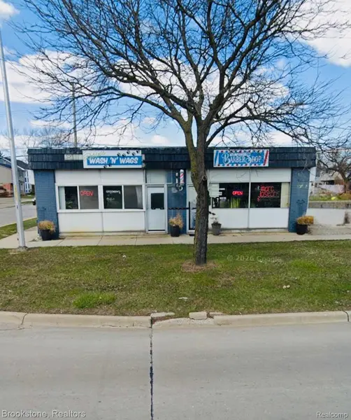 740 W 14 Mile RD, Clawson, MI 48017