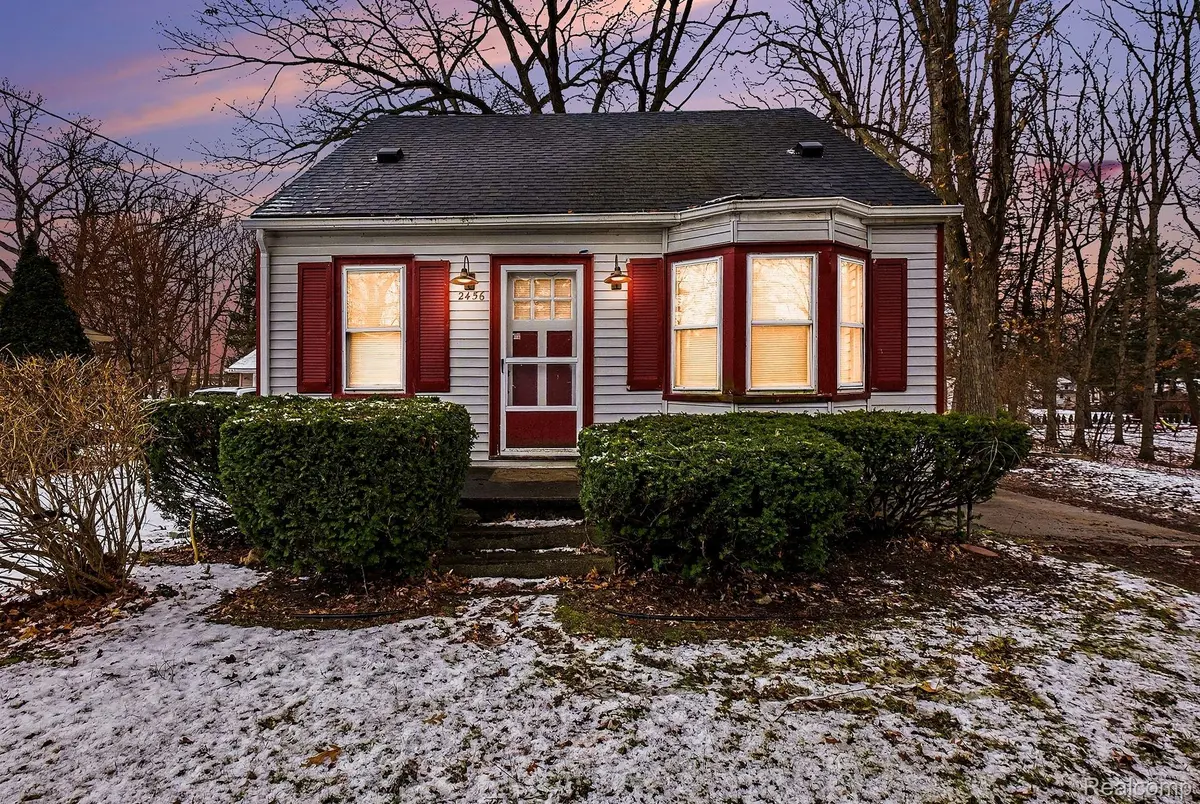 2456 Richwood RD, Auburn Hills, MI 48326