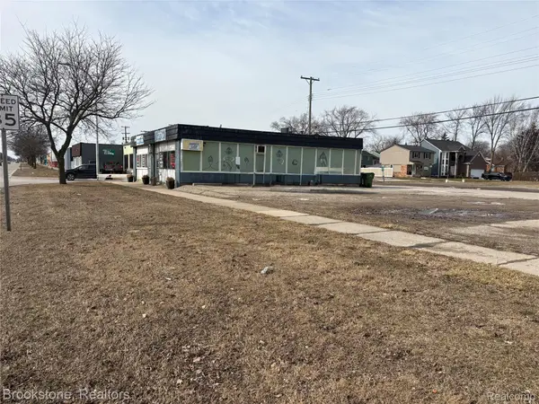 740 W 14 Mile RD, Clawson, MI 48017