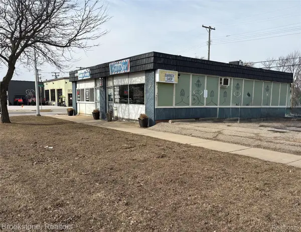 740 W 14 Mile RD, Clawson, MI 48017