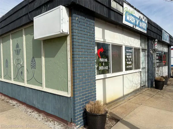 740 W 14 Mile RD, Clawson, MI 48017