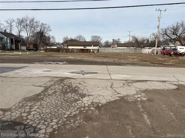 740 W 14 Mile RD, Clawson, MI 48017