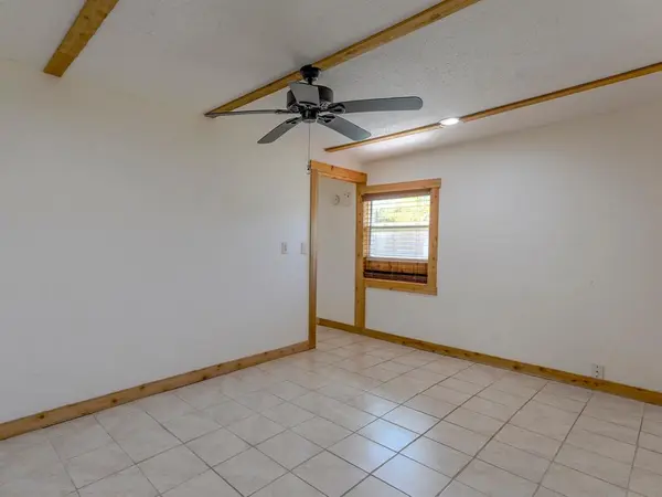 422 Washington Street, Grapevine, TX 76051