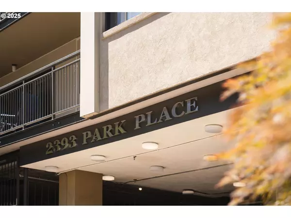 Portland, OR 97205,2393 SW PARK PL #106