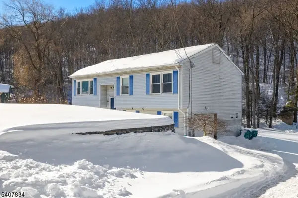 31 Meadow Ln, Vernon Twp., NJ 07462