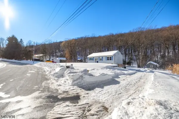 31 Meadow Ln, Vernon Twp., NJ 07462