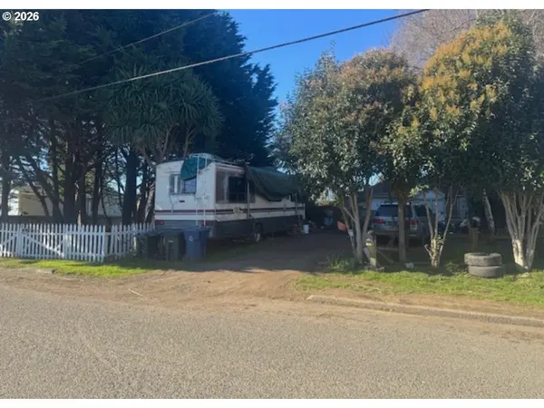 396 N WALL ST, Coos Bay, OR 97420