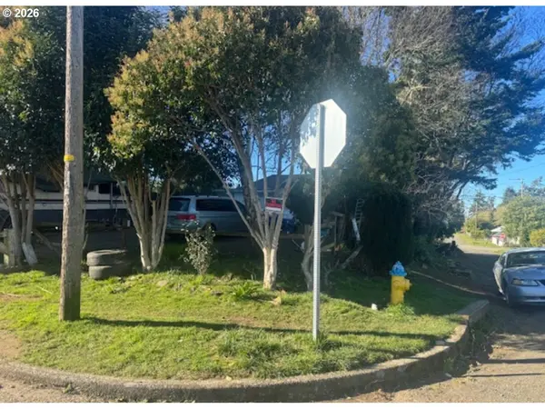 396 N WALL ST, Coos Bay, OR 97420