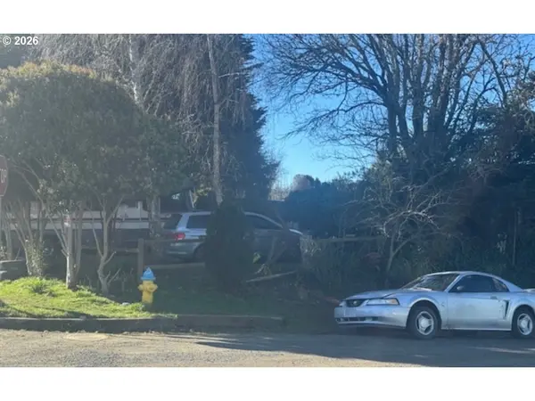 396 N WALL ST, Coos Bay, OR 97420