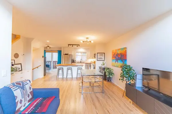 601 4th Street #2, Canmore, AB T1W2G7