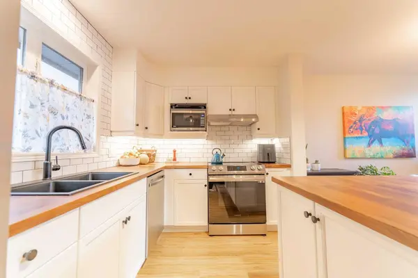 601 4th Street #2, Canmore, AB T1W2G7