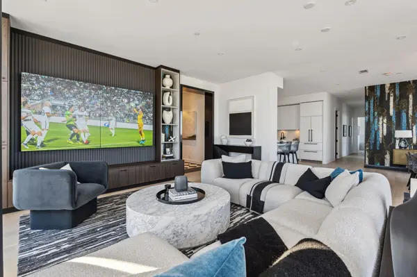 33 Frederick Todd WAY #UPH01, Toronto C11, ON M4G 0C9