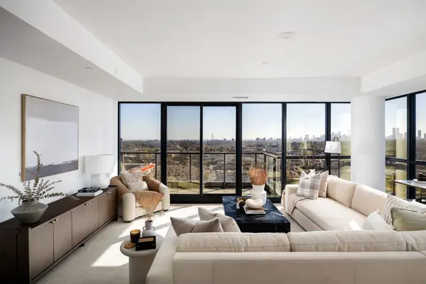 33 Frederick Todd WAY #1702, Toronto C11, ON M4G 0C9