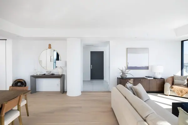 33 Frederick Todd WAY #1702, Toronto C11, ON M4G 0C9