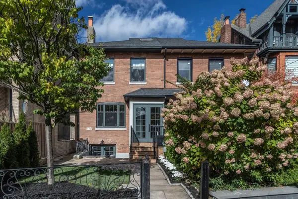 102 Shaftesbury AVE, Toronto C09, ON M4T 1A5