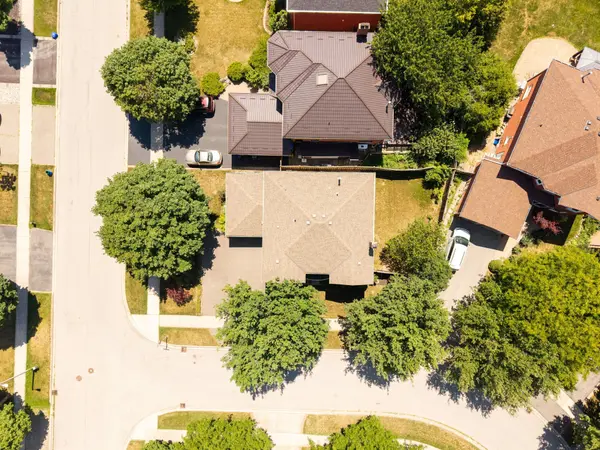 2921 Caradoc LN, Oakville, ON L6J 6W4