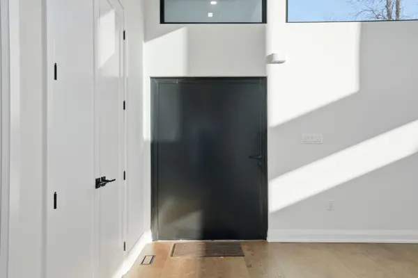 36 Windemere RD, Hamilton, ON L8E 5G5