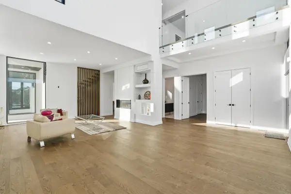 36 Windemere RD, Hamilton, ON L8E 5G5