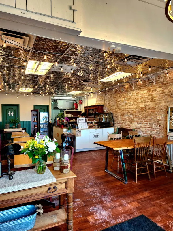 163 Main ST NW, Lucan Biddulph, ON N0M 2J0