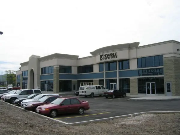 435 McNeilly RD #204, Hamilton, ON L8E 5E3