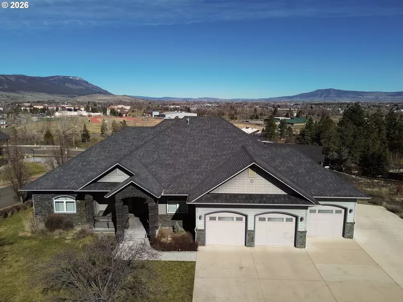 121 RIDGE DR, La Grande, OR 97850