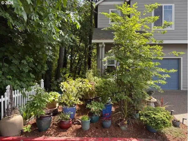 810 E 9TH ST #D13, Newberg, OR 97132