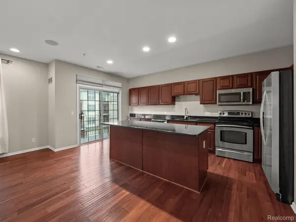 3139 CAMDEN DR, Troy, MI 48084