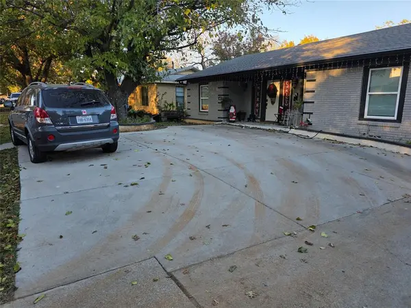 4605 Cole Street, Fort Worth, TX 76115