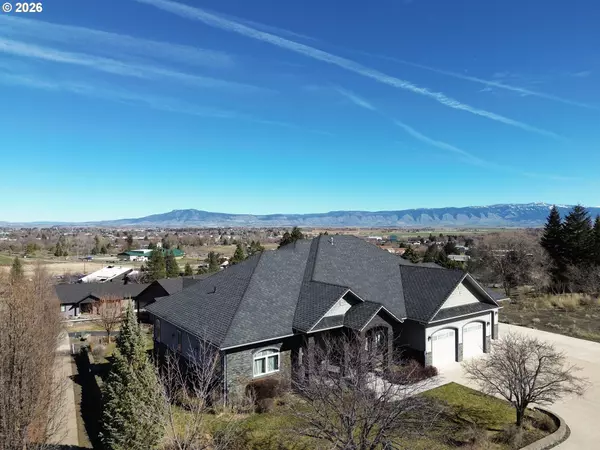 La Grande, OR 97850,121 RIDGE DR