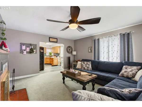 1210 8TH AVE, Longview, WA 98632