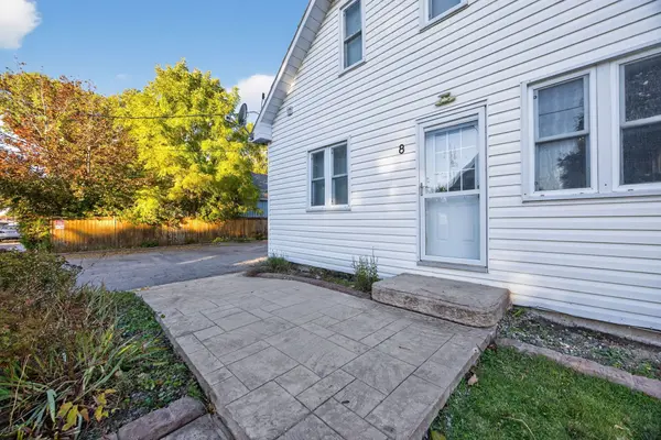 8 John ST, Springwater, ON L0L 1P0