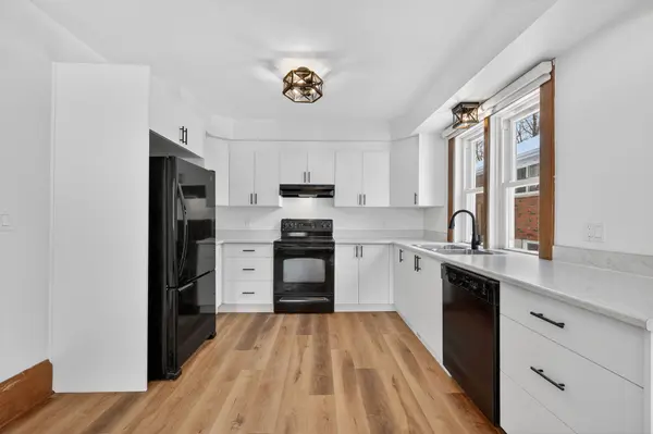 8 John ST, Springwater, ON L0L 1P0