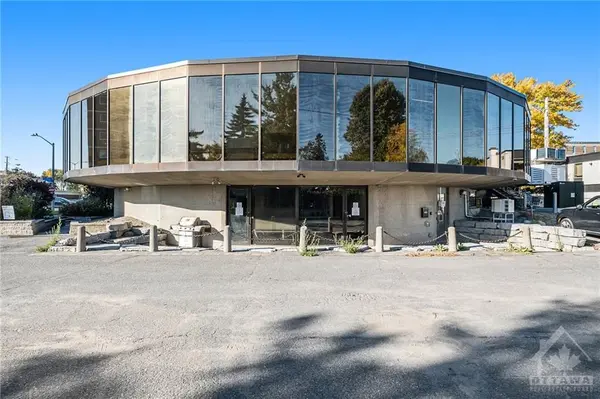 2300 CARLING AVE, Britannia Heights - Queensway Terrace N And Area, ON K2B 7G1