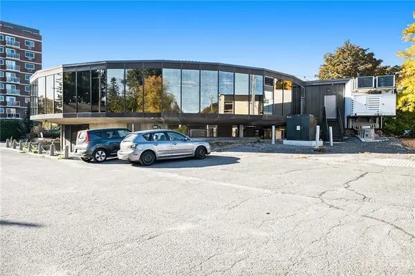 2300 CARLING AVE, Britannia Heights - Queensway Terrace N And Area, ON K2B 7G1