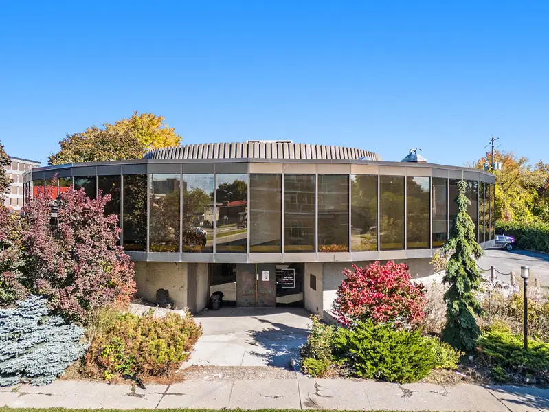 2300 CARLING AVE #102, Britannia Heights - Queensway Terrace N And Area, ON K2B 7G1