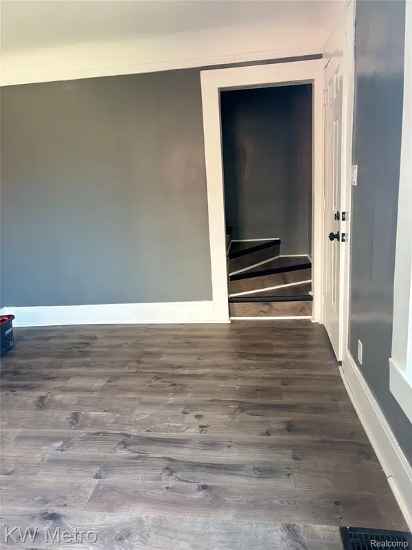 9558 Mark Twain ST, Detroit, MI 48227