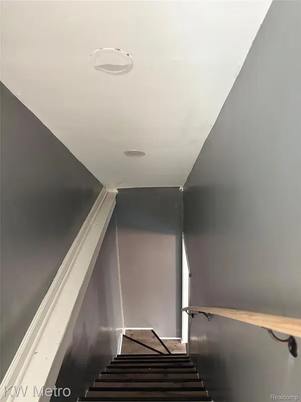 9558 Mark Twain ST, Detroit, MI 48227