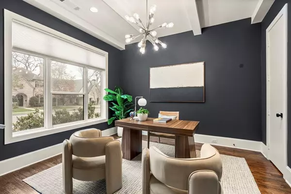 Dallas, TX 75214,6127 Lakeshore Drive