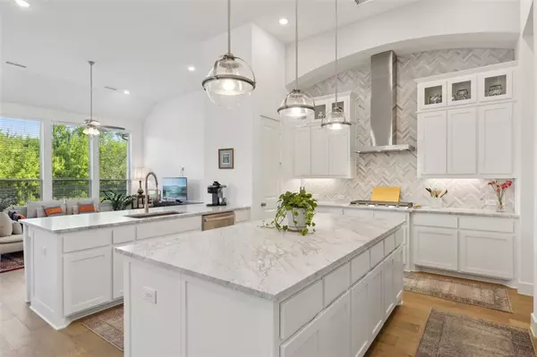 808 Bluestem Drive, Aubrey, TX 76227