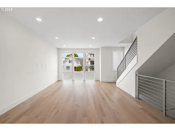 176 N GOING ST, Portland, OR 97217