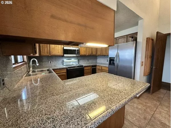 North Bend, OR 97459,1646 OAK ST