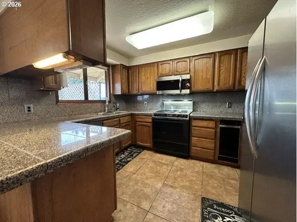 North Bend, OR 97459,1646 OAK ST